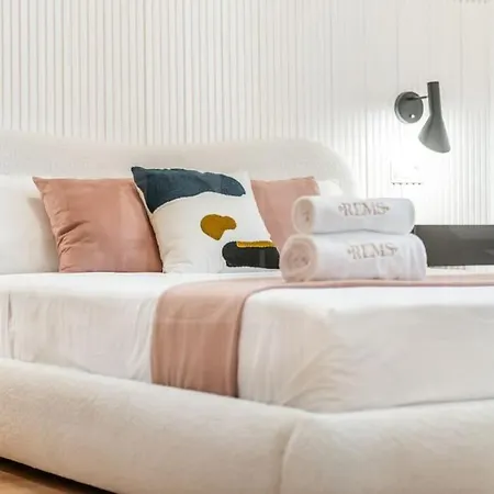 Comfortable In The Center By Rems Malaga